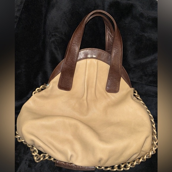 Chic Tan and Brown Shoulder Bag with Chain Detail - Picture 6 of 12